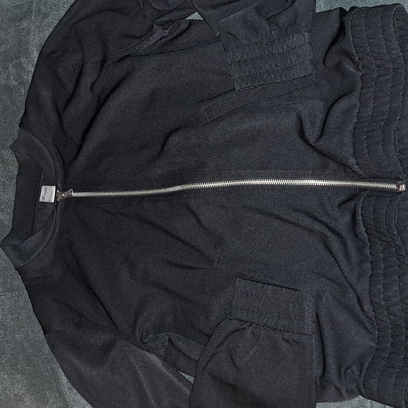Old Navy Jackets & Blazers - Old Navy Active Black Zip-Up Jacket, w/ pockets. Size Medium, Lightweight.